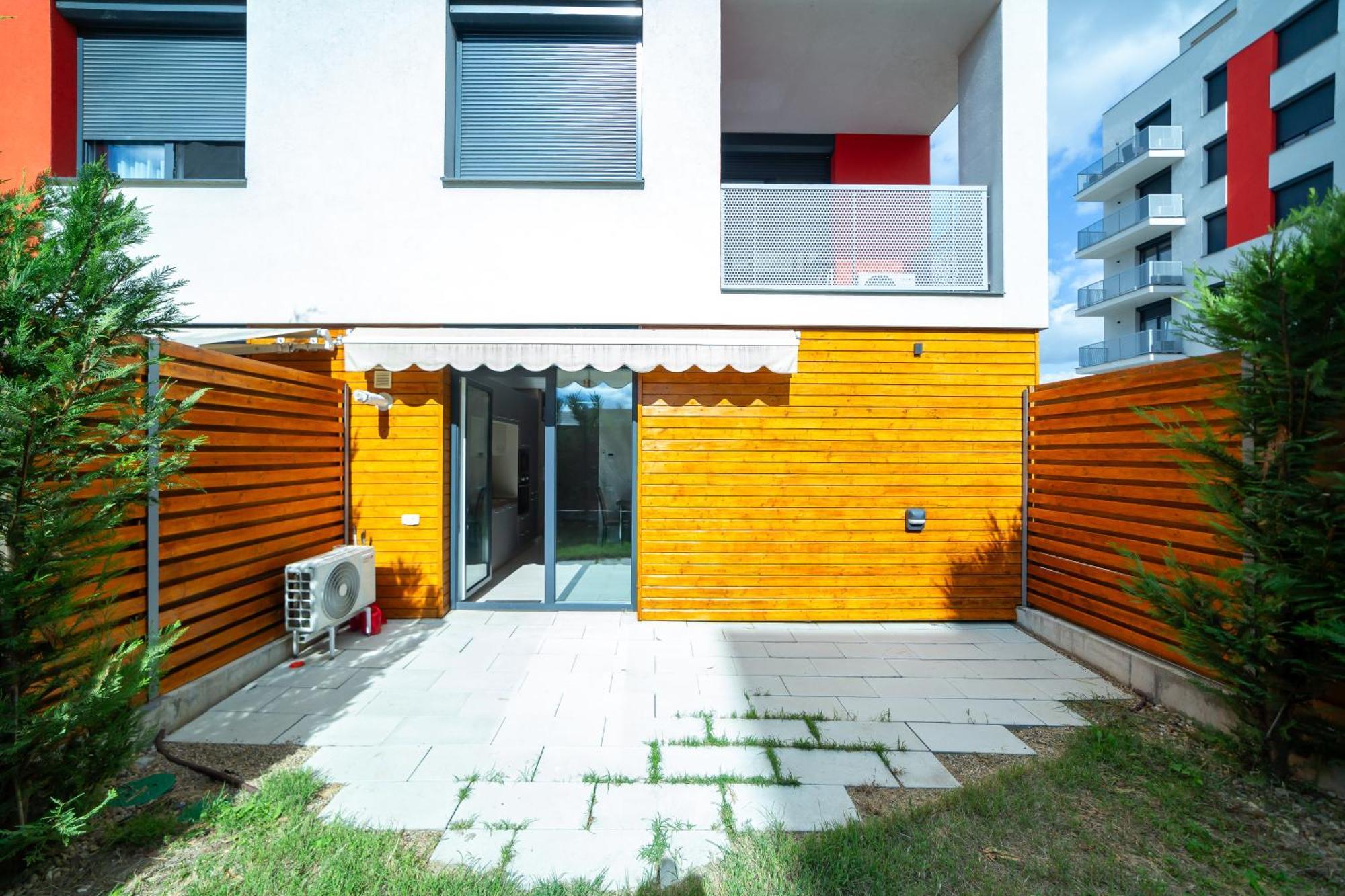 Cozy Deluxe Apartments Near By Mall Arad Exterior foto